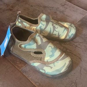Zoogs boys water shoes size 12